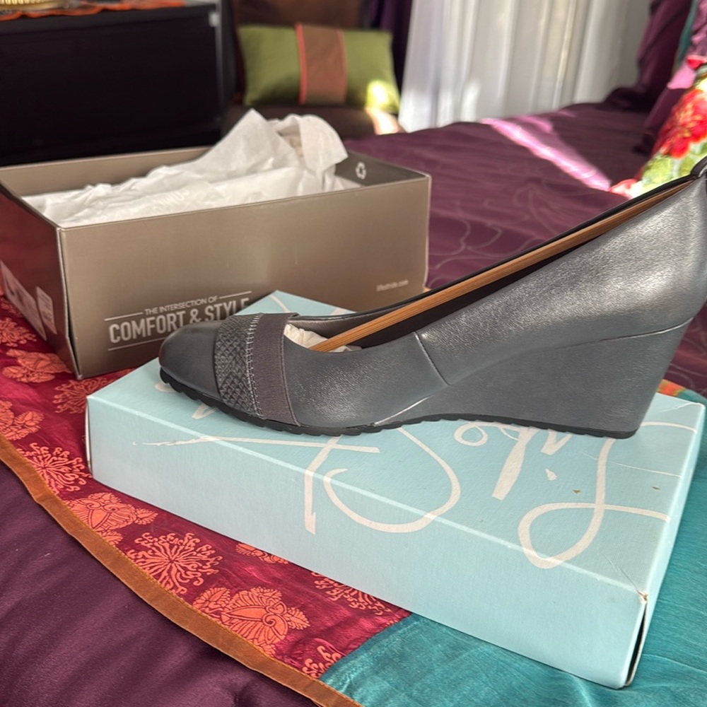 Gray wedge heels